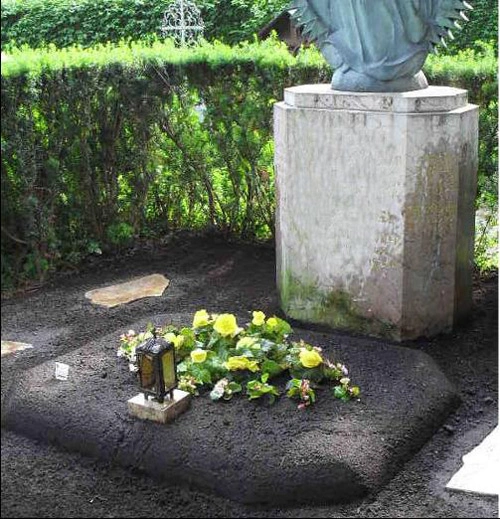 Pflege Grabstelle München Westfriedhof - Sylvia Held Friedhofgartenbau & Blumengeschäft - München